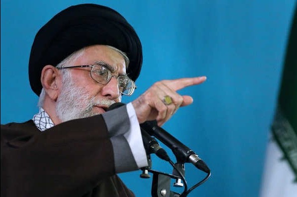 رهبر معظم انقلاب: ایران در مسائل کشور ها دخالت نکرده و نخواهد کرد./ جایی که مورد تهاجم قرار گیریم «جانانه  دفاع خواهیم کرد.»