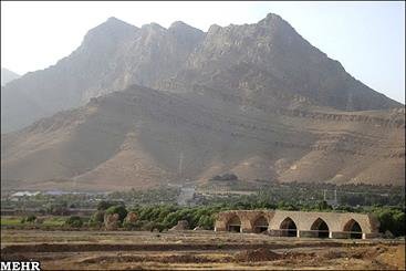 تنها پل تمام سنگ ایران،واقع در لرستان احیا می شود +عکس