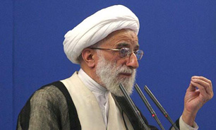 آیت الله جنتی:حمله به یمن با هیچ معیاری سازگار نیست/ برخی به شیطان بزرگ امید دارند که دست از دشمنی بردارد.