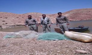 احمدی:دو نفر متخلف صيد غير مجاز ماهي در کوهدشت دستگیر شدند.