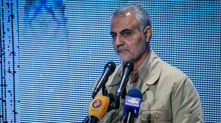 سردار سلیمانی:دفاع مقدس جزو استثنایی ترین حوادث دنیاست./جامعه ای بدون ایثار،در آن نورانیت و روشنایی وجود ندارد.