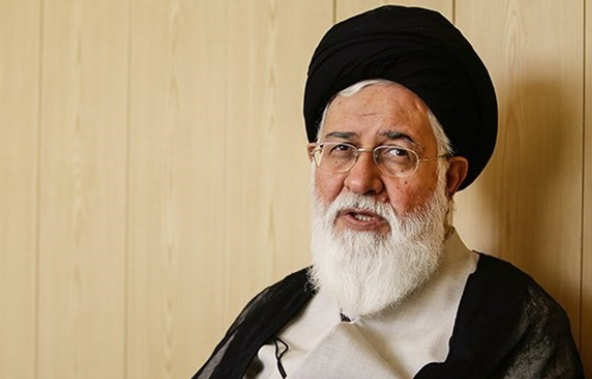 آیت الله علم الهدی:«احمدی نژاد بیش از اینکه «فرد دینی» باشد، «فرد سیاسی» است./«همزمانی انتخابات مجلس شورای اسلامی و خبرگان رهبری یک آسیب و آفت است»/«خط سیاسی من و آیت‌الله واعظ طبسی متفاوت نیست.»