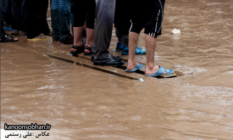 آخرین خبر از وضعیت سیلاب در لرستان/ قطع راه ارتباطی روستاها و آب‌گرفتگی منازل+عکس