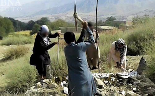 حمله داعش به قبر ها در افغانستان + عکس