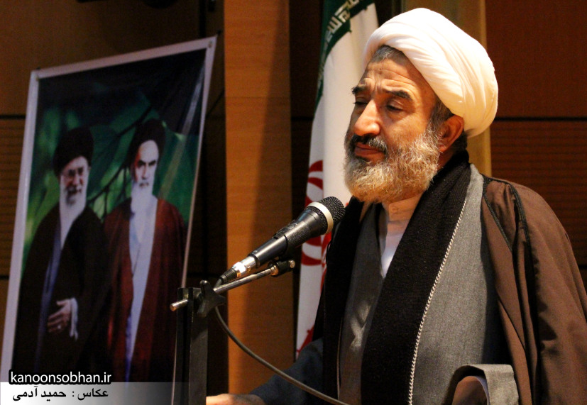 امام جمعه کوهدشت:اگر هنر نباشد زیبایی ها و محسوسات ملموس نمی گردد./مسئولان پای درد دل هنرمندان بنشینندو از آنان حمایت کنند.