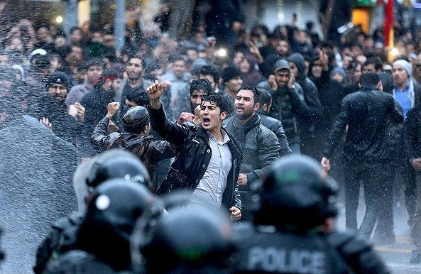 تصاویر اجتماع معترضین مشهد در پی شهادت شیخ نمر