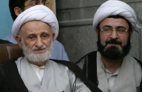 علی آقا بهجت : پدرم عصمت دوران کودکی را نگه داشته بود/ آیت الله بهجت حقیقت گناه را می دید و مرتکب آن نمی شد .