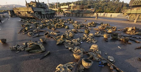 کودتا در ترکیه ناکام ماند/بیش از 265 کشته و 1440 نفر زخمی شدند/ ستاد ارتش ترکیه: نیروی هوایی کودتا را اجرا کرد/یلدریم: آمریکا فتح الله گولن را تحویل دهد/عربستان به کودتا واکنش نشان داد +  عکس