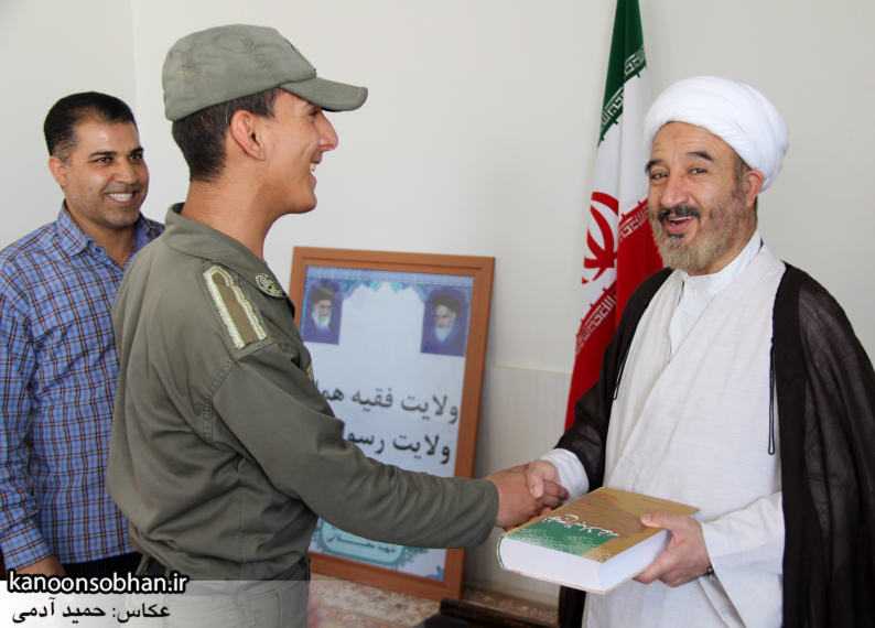 سرباز سنی تازه تشرف یافته به مذهب تشیع با امام جمعه کوهدشت دیدار نمود.+عکس