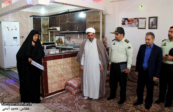 تصاویر دیدار فرماندهی انتظامی کوهدشت با خانواده شهید سعید درویشی