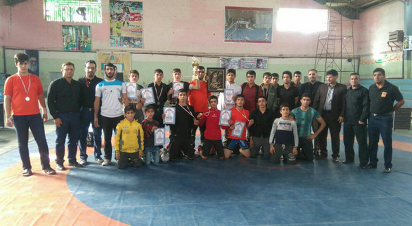 قهرمانی تیم کشتی کوهدشت در جام شهید مدافع حرم قدرت الله عبدیان+تصاویر