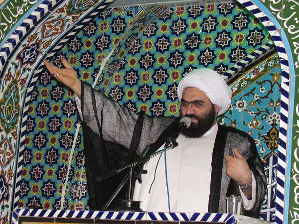 امام جمعه رومشکان:حضور باشکوه مردم در حماسه 9دی مشت محکمی بر دهان فتنه گران بود./لزوم رسیدگی مسئولین به چهار خطه کردن رومشکان