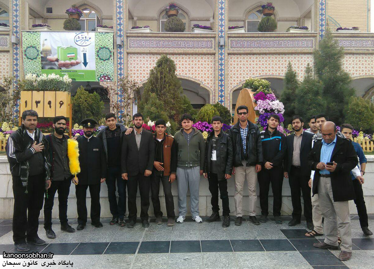 تصاویر کاروان زیارتی فعالان جبهه فرهنگی کوهدشت در حرم مطهر رضوی