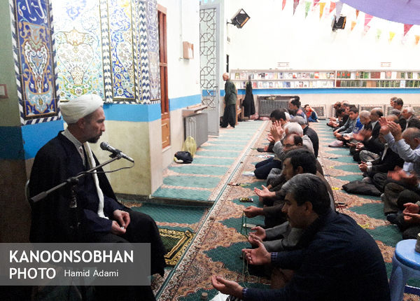 حجت الاسلام سبحانی:افرادی که ماهواره می بینند به زمین و زمان بدبین می شوند/لزوم جمع آوری سریع علم های شیطانی در جامعه/ والله بالله تاالله نه امریکا نه اسرائیل دلسوز ایران نیستند.