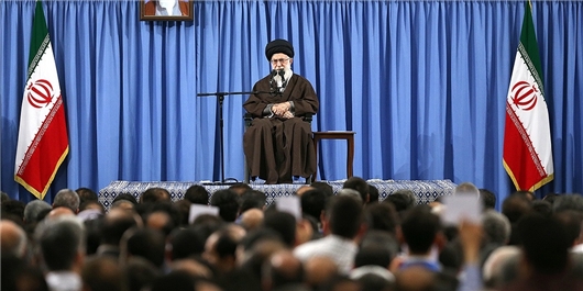 امام خامنه ای:حضور مردم سایه جنگ را از کشور رفع کرده، نه مسئولین!/ برای خدمت به طبقات ضعیف وارد میدان شوید./انقلابی‌گری یعنی تلاش بی پایان برای حل مشکلات مردم