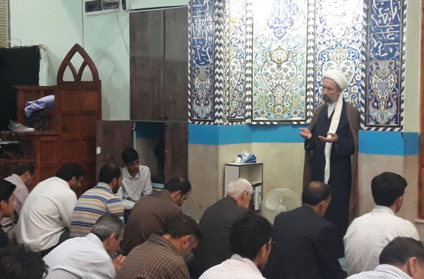 رئیس حوزه علمیه کوهدشت:عید فطر،عید رسیدن به فطرت پاک الهی است.
