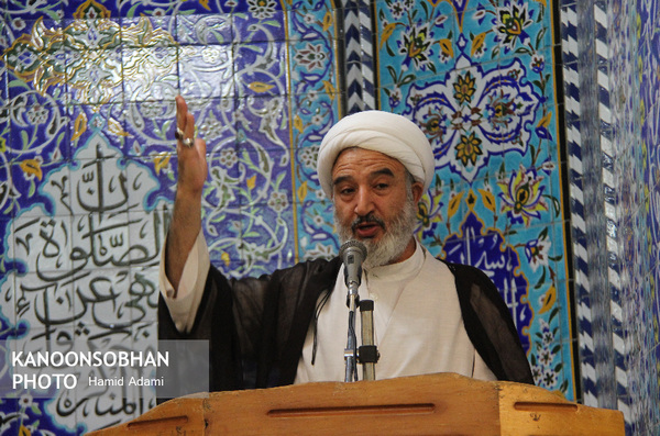 امام جمعه کوهدشت:وظیفه ما صیانت از ارزش های اسلامی است./لزوم معرفی انقلاب اسلامی به نسل های بعدی خود