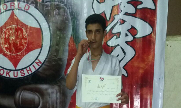 کسب مقام قهرمانی توسط امیر حسین جعفری نوجوان کوهدشتی در مسابقات کشوری کاراته+عکس