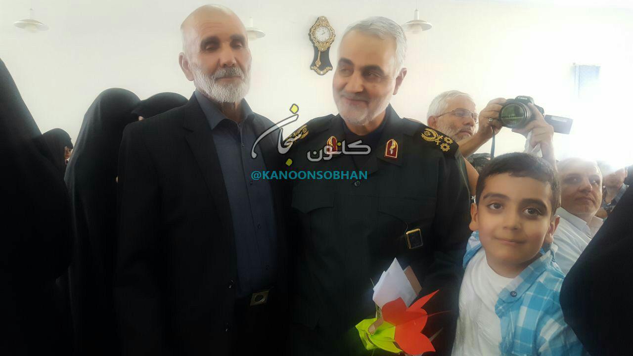 تصاویر ملاقات سردار سلیمانی با خانواده شهید کوهدشتی مدافع حرم قدرت الله عبدیان
