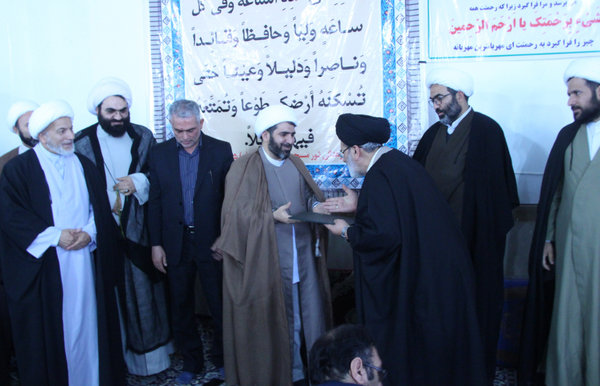 تصاویر معارفه امام جمعه جدید رومشکان و اقامه نماز جمعه در این شهرستان