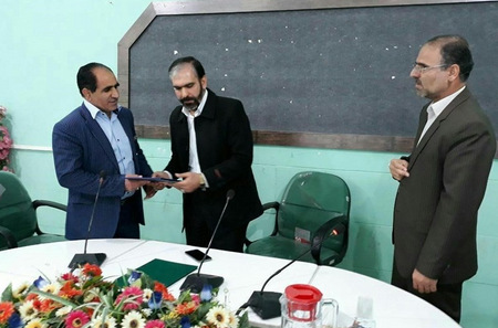 ادامه نبرد ریاست در آموزش و پرورش پلدختر؛ چه کسی رئیس است؟