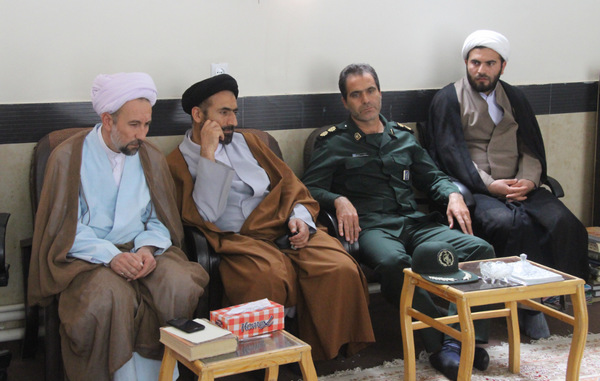 تصاویر نشست صمیمی فرمانده جدید سپاه کوهدشت با رئیس و اساتید حوزه علمیه شهرستان