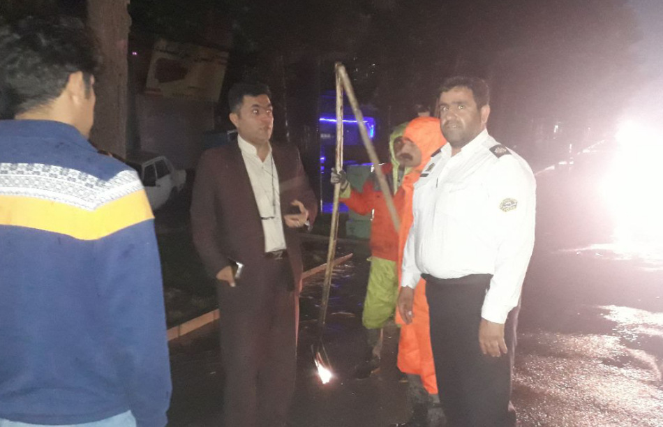 تصاویر آماده باش شهردار ،شورای شهر کوهدشت بر اثر بارش اخیر