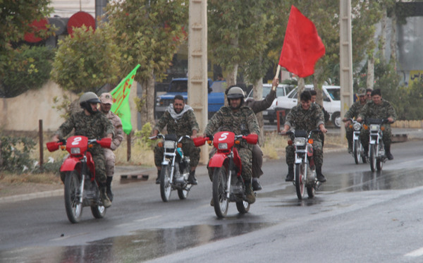رژه موتوری نیروهای نظامی و انتظامی به مناسبت هفته دفاع مقدس در کوهدشت لرستان