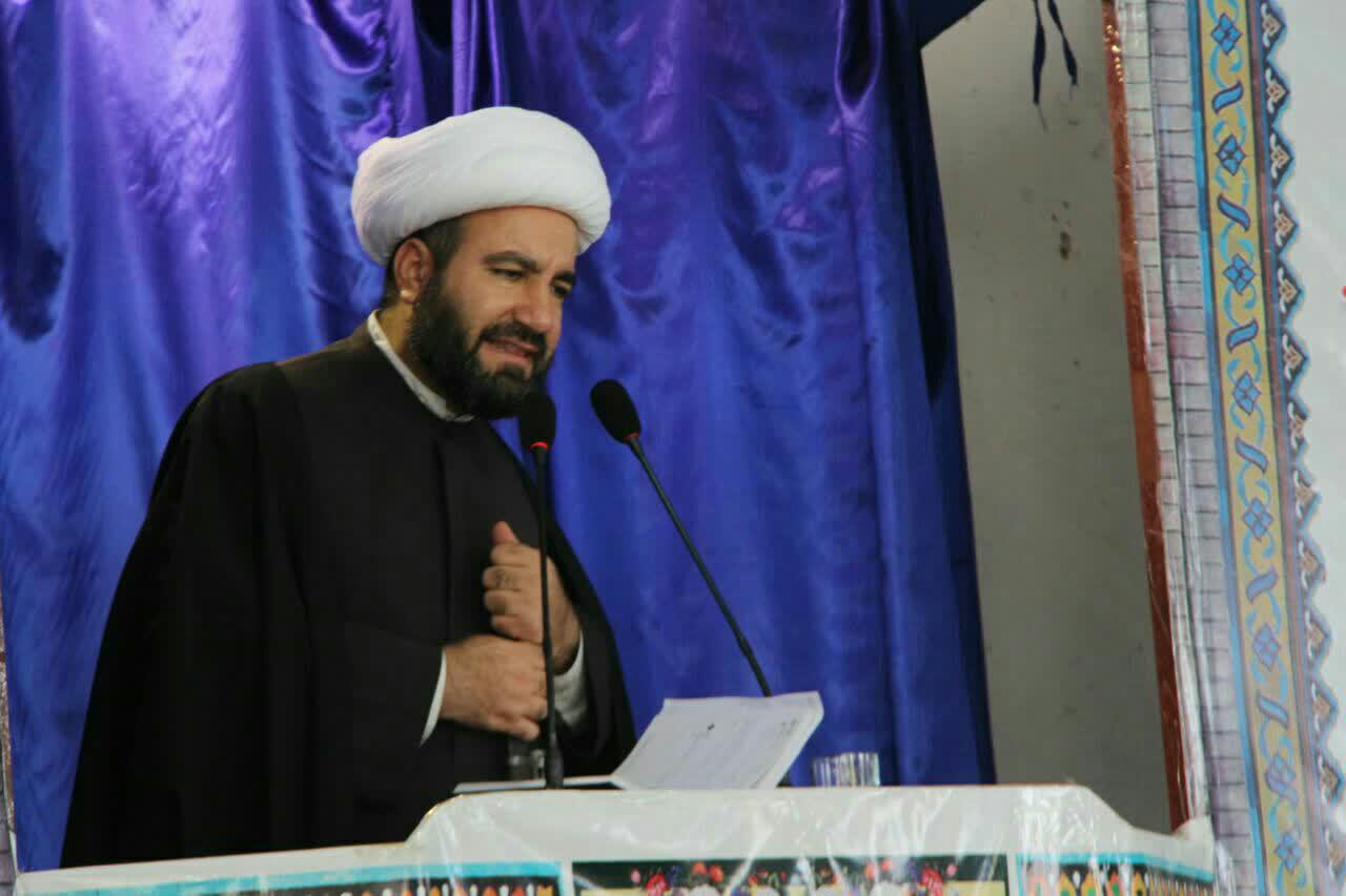 قم مرکزانقلاب و حوزه علمیه پشتوانه آن است
