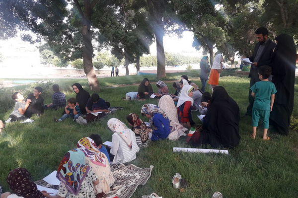 تصاویر مراسم زیارت عاشورا و برپایی ایستگاه نقاشی در جوار شهدای گمنام کوهدشت