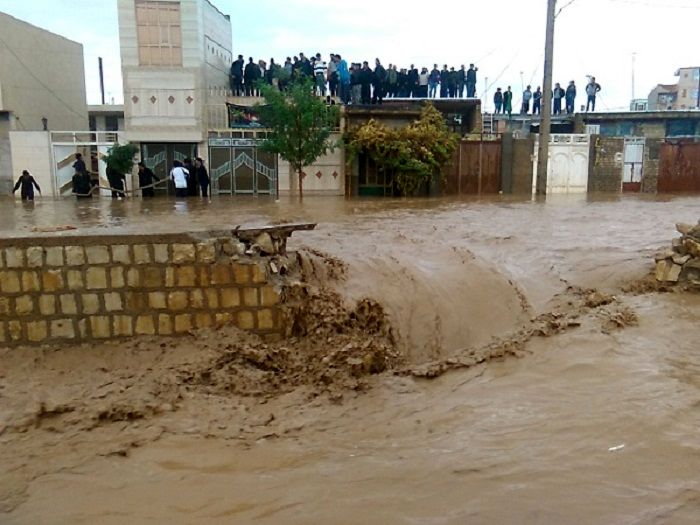 کانال آب ورودی کوهدشت برای جلوگیری از وقوع سیل اصلاح شود