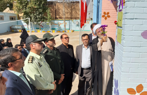 تصاویر نواخته شدن زنگ مهر حسینی در مدارس کوهدشت