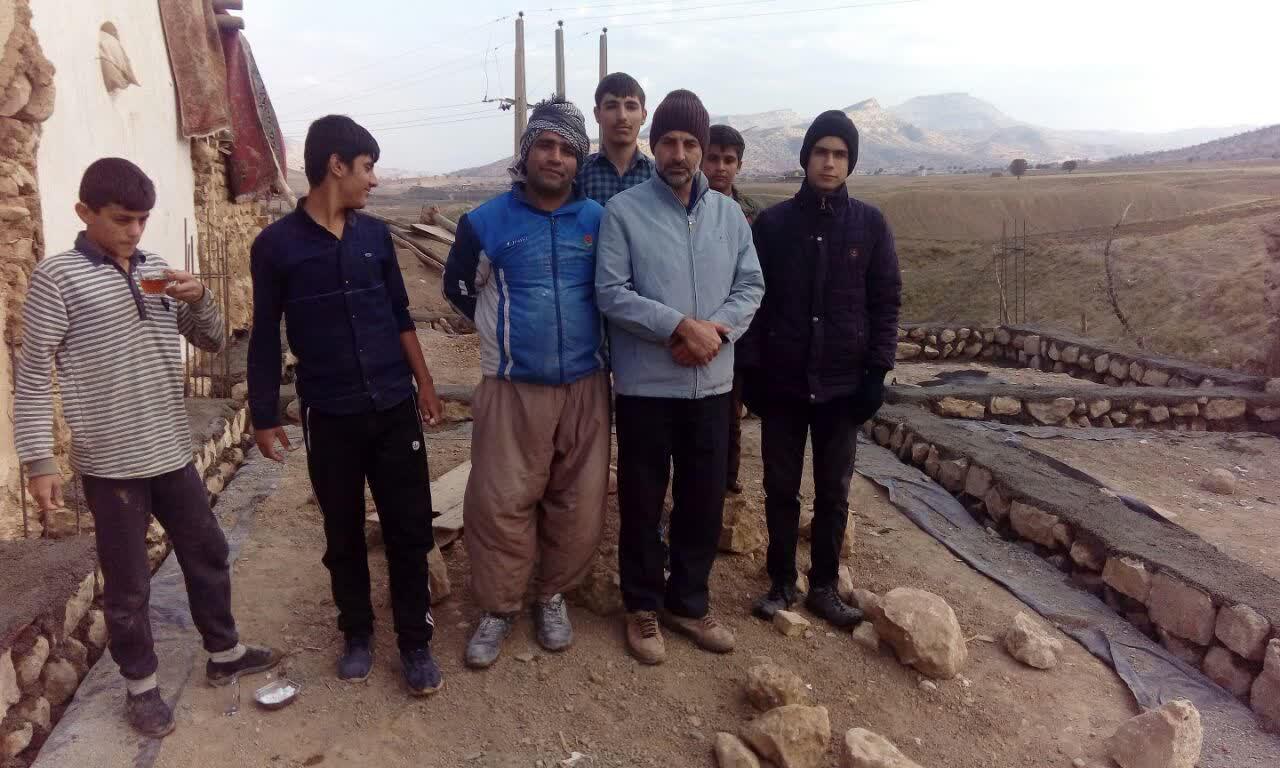 تلاش مجاهدانه گروه جهادی شهید میثم میرزایی کوهدشت در ساخت منزل محرومان+تصاویر