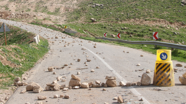 راه ارتباطی ۳۲ روستای تنگ سیاب کوهدشت مسدود شد