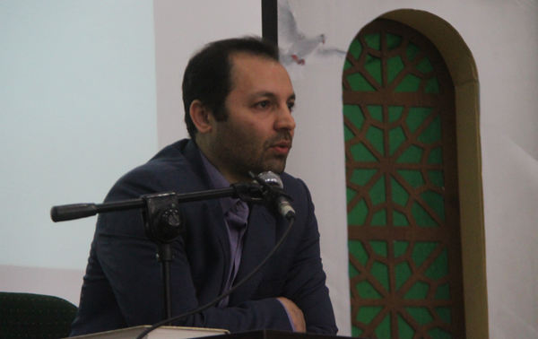 امروز انقلاب اسلامی در عرصه فضای مجازی مورد هجمه ناجوانمردانه دشمنان قرار گرفته است