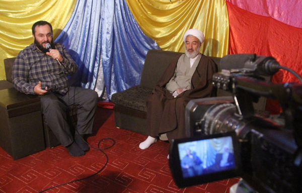 تصاویر اجرای جشن میلاد امام علی(ع) در حسینیه مجازی محفل شهدای کوهدشت