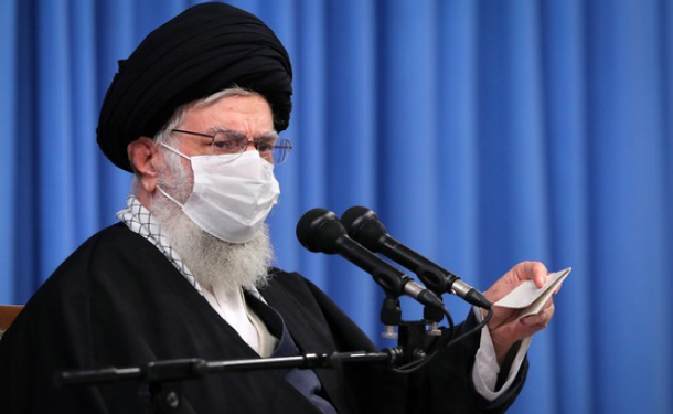 سیلی سخت‌تر اخراج آمریکا از منطقه است امّا انتقام از آمران و قاتلان سردار سلیمانی قطعی است/ رفع تحریم دست دشمن است امّا خنثی‌سازی تحریم، دست ما