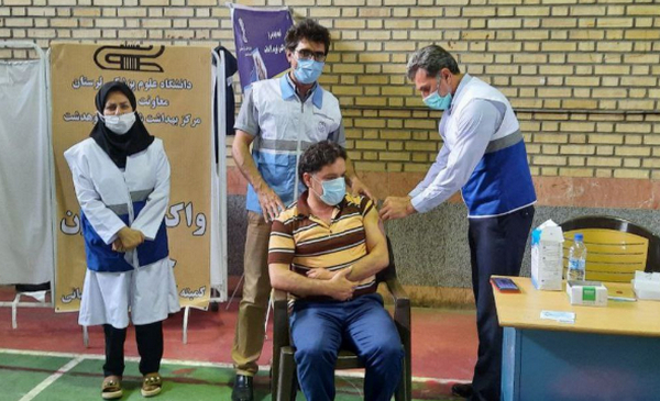 خبرنگاران کوهدشت واکسن کرونا تزریق کردند