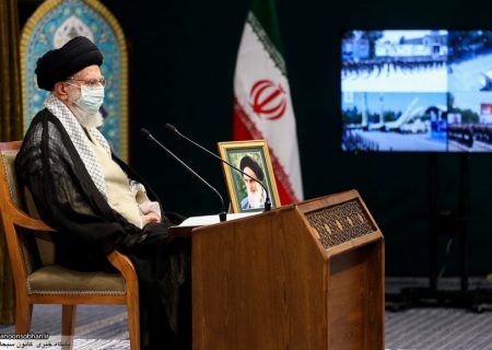 نیروهای مسلح سپر دفاعی در برابر دشمنان بیرونی و درونی هستند/ راه‌حل حوادث شمال‌غرب جلوگیری از دخالت ارتش‌های بیگانه در این کشورها است