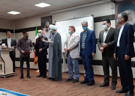 تجلیل رئیس دفاتر نمایندگی مقام معظم رهبری در دانشگاه لرستان از «علیرضا سرلک» نایب قهرمان کشتی آزاد جهان