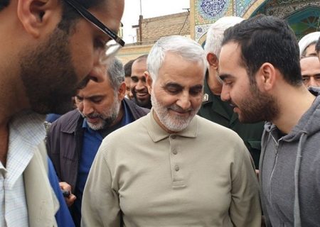 معنویت و رابطه عاطفی شهید سلیمانی با مردم مثال‌زدنی بود