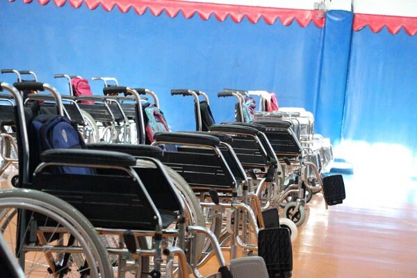 اهداء ۱۲ دستگاه ویلچر به معلولان کوهدشت توسط ستاد اجرای فرمان امام (ره)