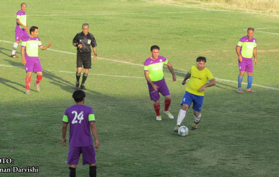 مسابقه دوستانه فوتبال بین دو تیم پیشکسوتان کوهدشت و ستارگان خوزستان در کوهدشت برگزارشد