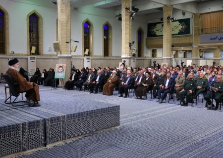 دست‌اندرکاران برگزاری کنگره ملی شهدای استان لرستان با رهبر معظم انقلاب اسلامی دیدار کردند