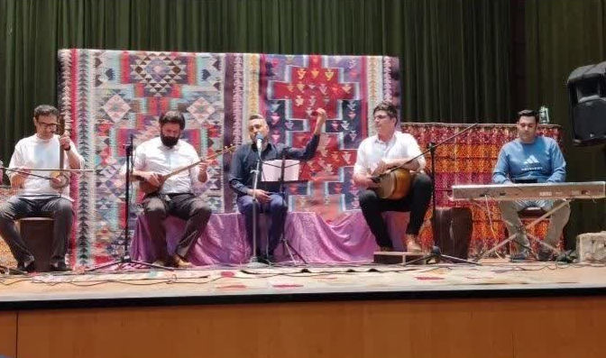 اجرای گروه موسیقی آوای بلوطستان در کوهدشت