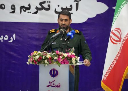 سپاه برای برطرف کردن مشکلات لرستان در کنار دولت است