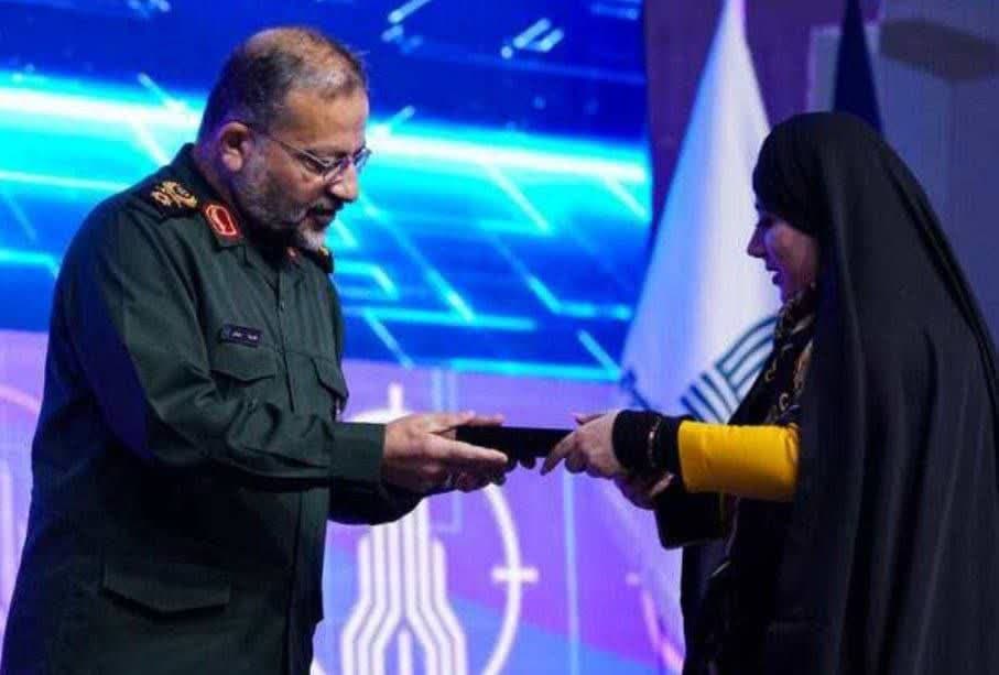 تأثیر فضای مجازی بر افکار عمومی