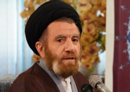 پاسداران مایه عزت دین هستند