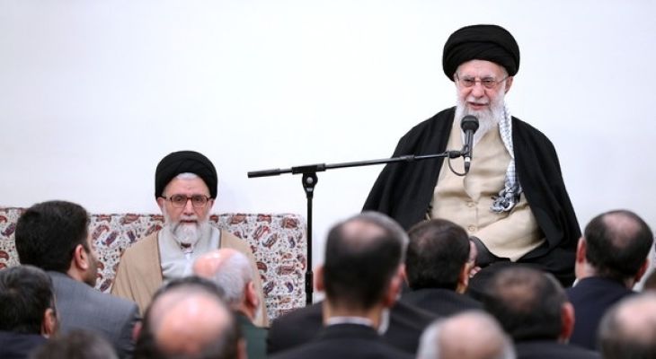پایبندی به‌ مبانی انقلاب تنها راه‌حل مشکلات