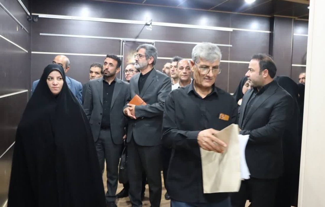 بازدید رئیس ارشاد لرستان از نمایشگاه پوستر عاشورایی